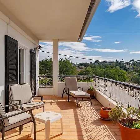 Family With Pool אלבופיירה
