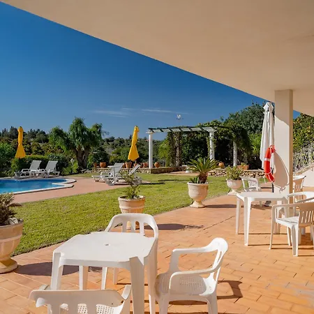 מלון Family With Pool